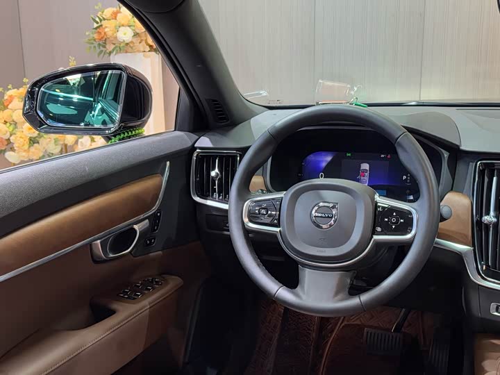 Фото 15 - Volvo S90