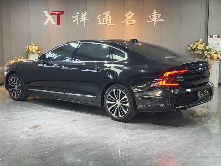 Фото 20 - Volvo S90