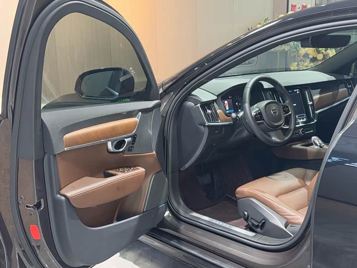 Фото 4 - Volvo S90