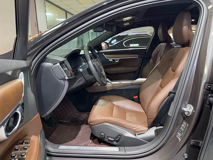 Фото 5 - Volvo S90