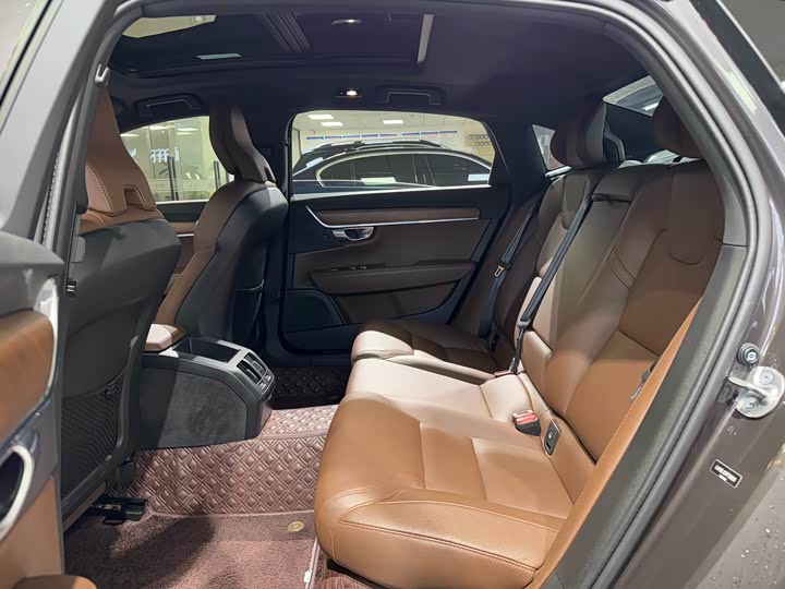 Фото 7 - Volvo S90