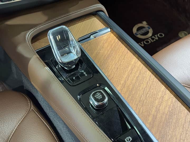 Фото 8 - Volvo S90
