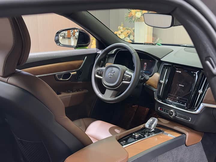 Фото 9 - Volvo S90
