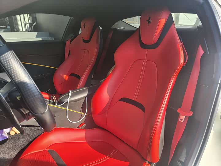 Фото 6 - Ferrari Roma