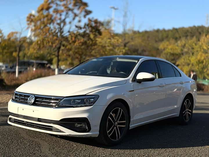 Фото 1 - Volkswagen Lamando L