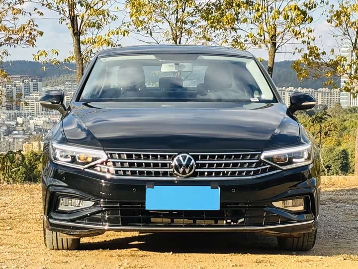 Фото 2 - Volkswagen Magotan