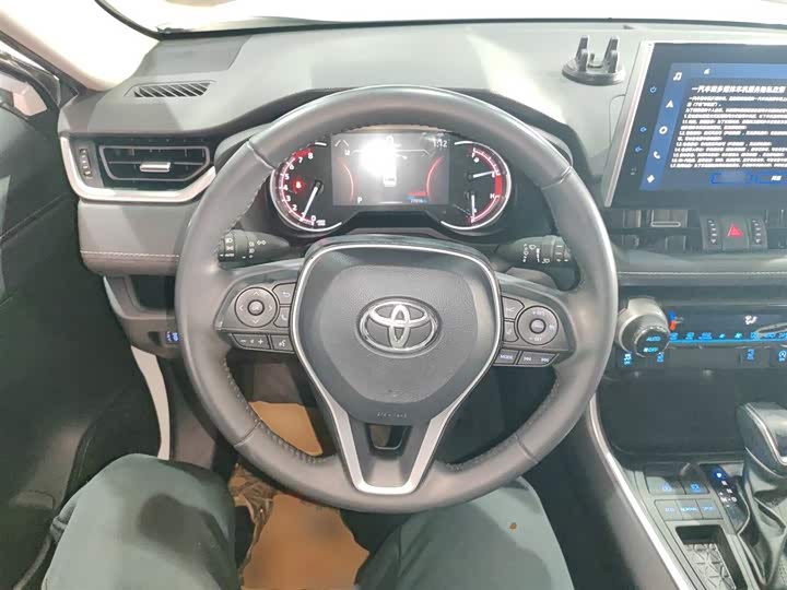 Фото 11 - Toyota RAV4