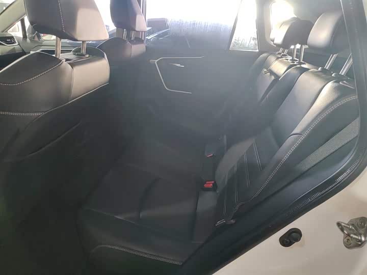 Фото 17 - Toyota RAV4