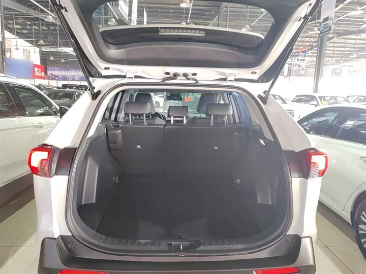 Фото 19 - Toyota RAV4