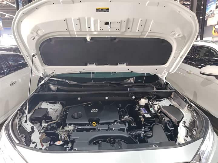 Фото 20 - Toyota RAV4