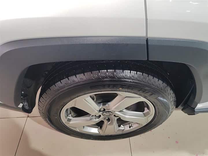 Фото 26 - Toyota RAV4