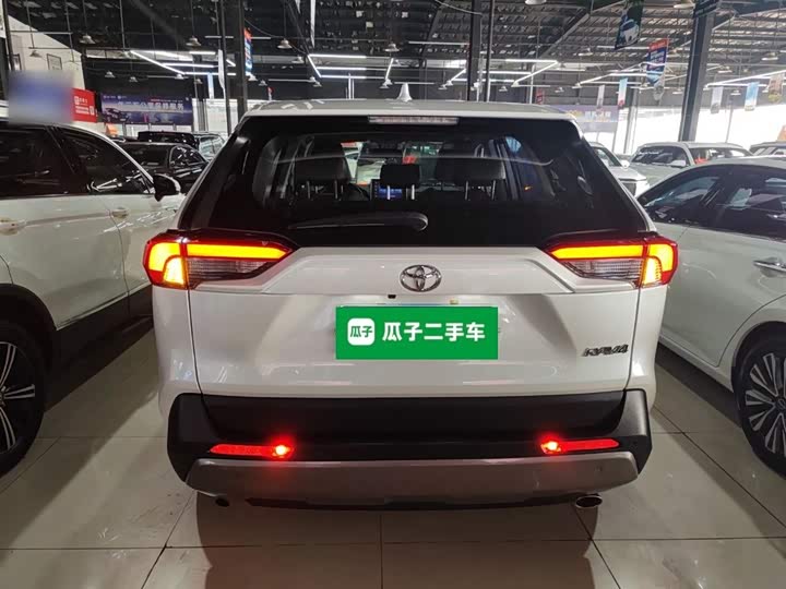 Фото 6 - Toyota RAV4