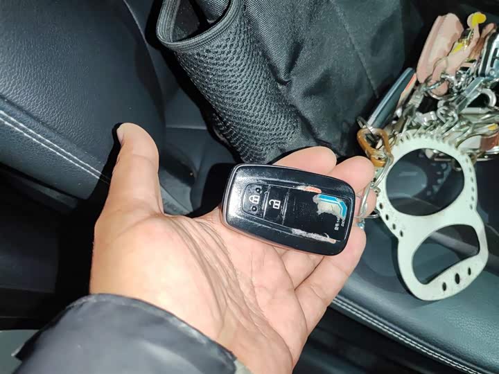 Фото 9 - Toyota RAV4