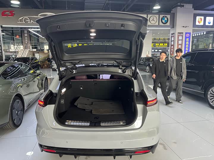 Фото 15 - Nio ET5T