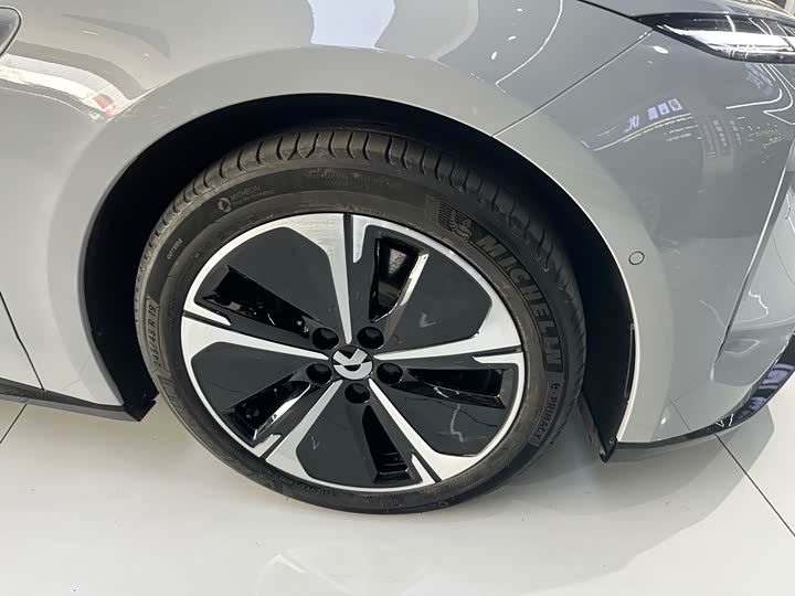 Фото 17 - Nio ET5T