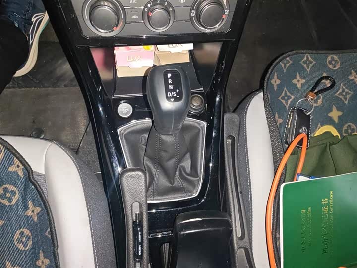 Фото 7 - Volkswagen Tharu