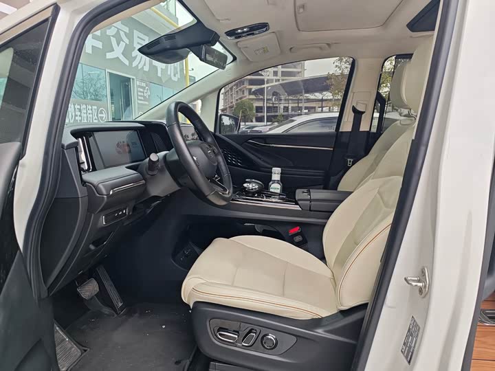 Фото 4 - GAC Trumpchi E9