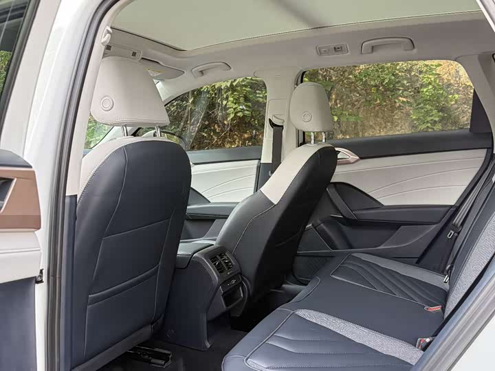 Фото 5 - Volkswagen Tharu