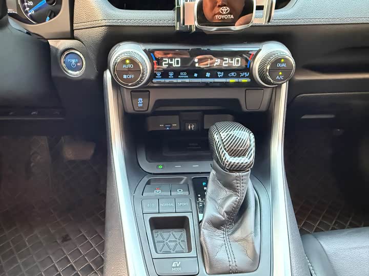 Фото 10 - Toyota Wildlander