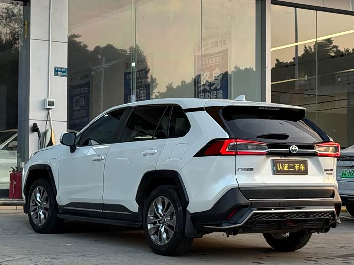 Фото 15 - Toyota Wildlander