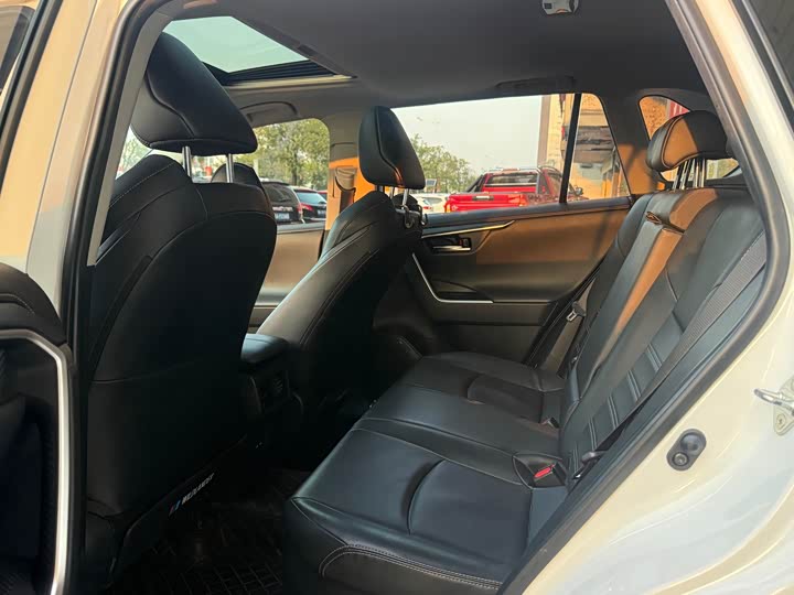 Фото 5 - Toyota Wildlander