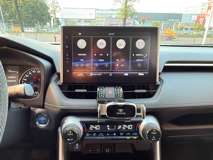 Фото 9 - Toyota Wildlander