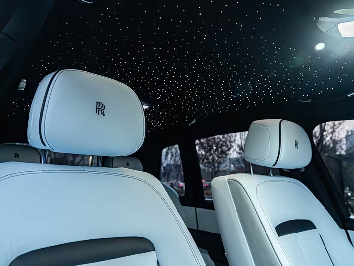 Фото 17 - Rolls-Royce Cullinan