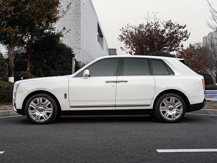 Фото 3 - Rolls-Royce Cullinan