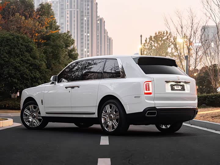Фото 7 - Rolls-Royce Cullinan