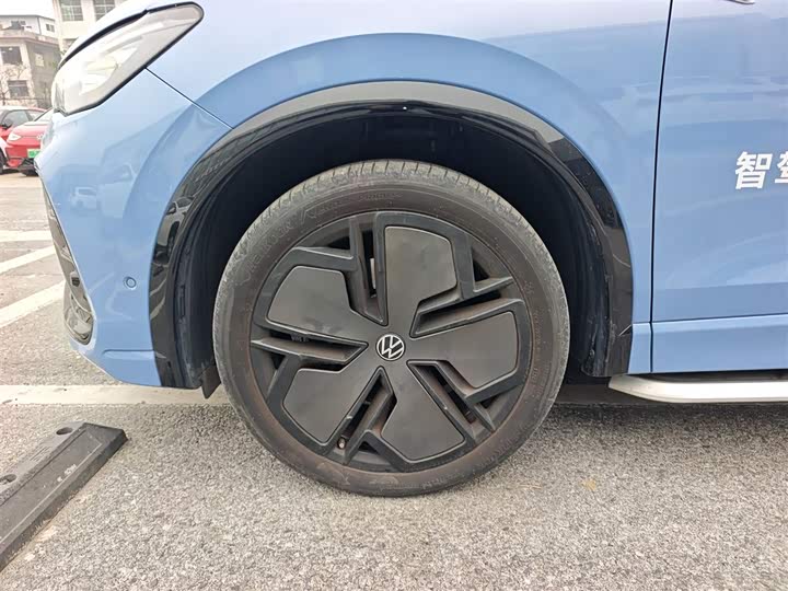 Фото 23 - Volkswagen Tiguan L Pro