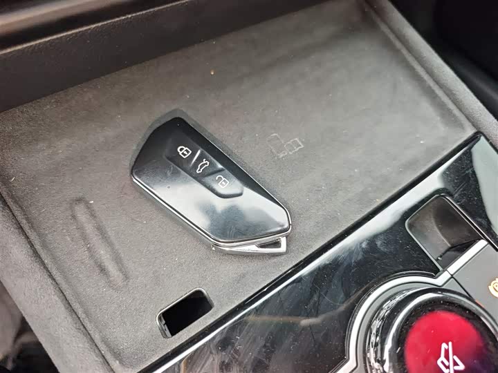 Фото 9 - Volkswagen Tiguan L Pro