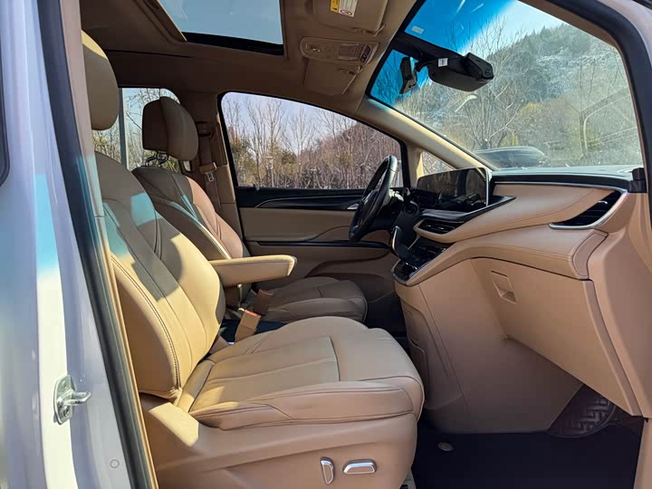 Фото 13 - Buick GL8 ES