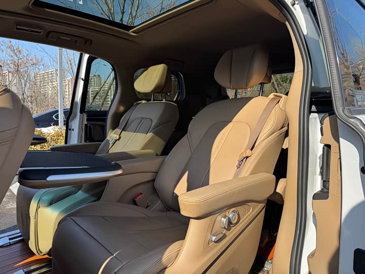 Фото 17 - Buick GL8 ES