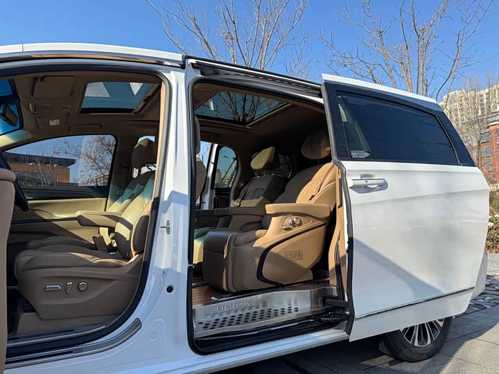 Фото 19 - Buick GL8 ES