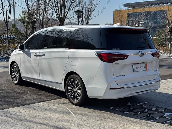 Фото 4 - Buick GL8 ES