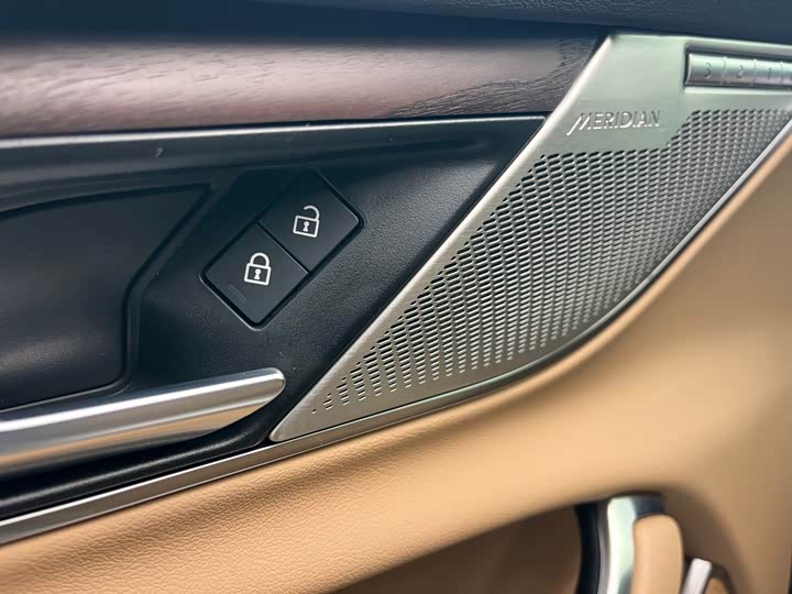 Фото 11 - Jaguar XF L