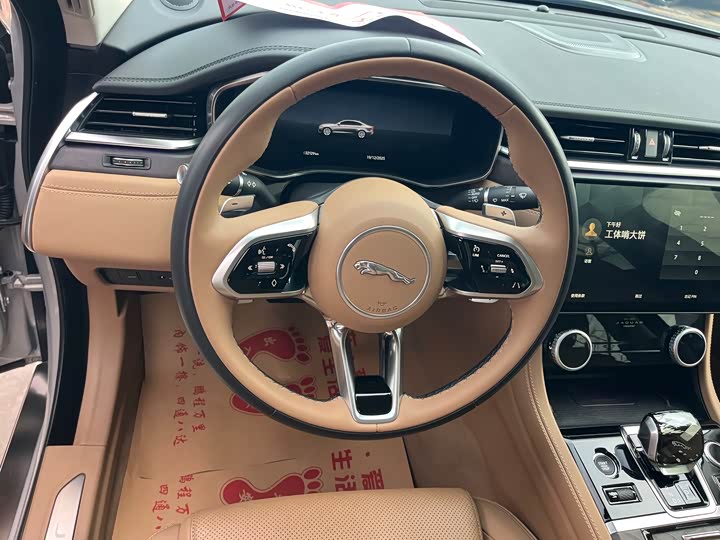 Фото 8 - Jaguar XF L