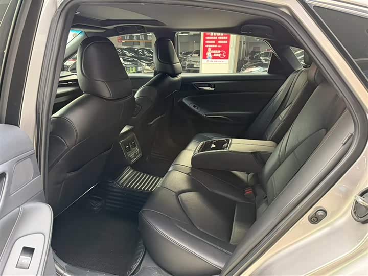 Фото 10 - Toyota Avalon