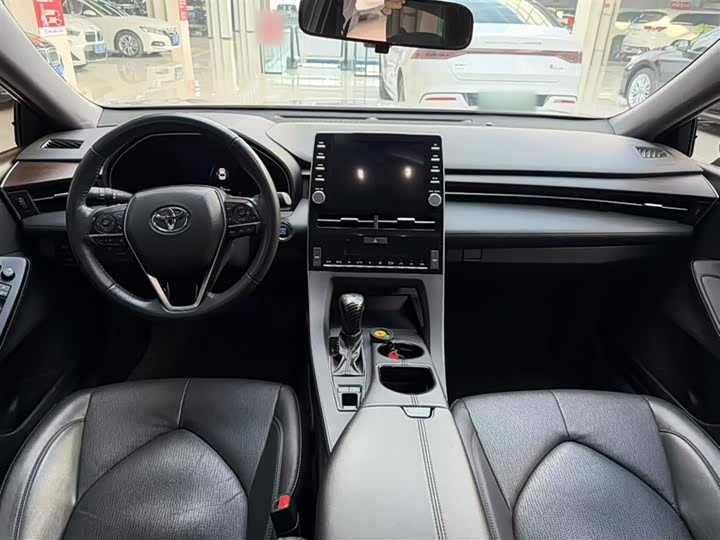 Фото 8 - Toyota Avalon