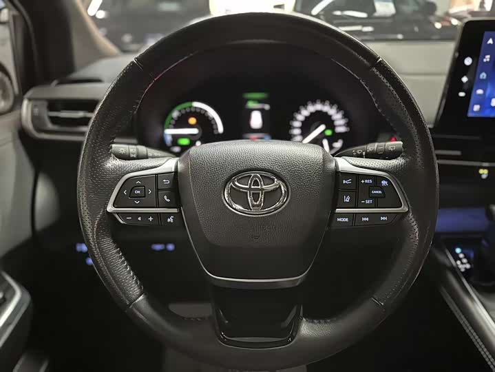 Фото 12 - Toyota Sienna