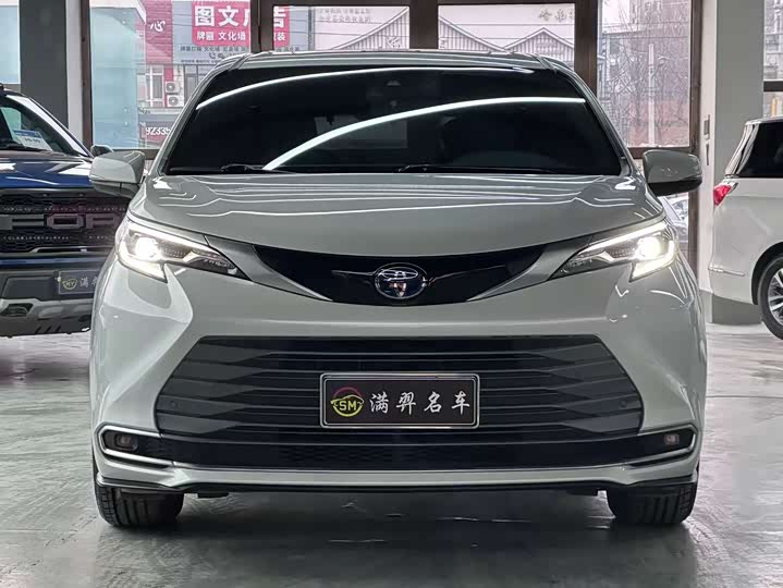 Фото 2 - Toyota Sienna