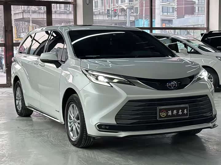 Фото 3 - Toyota Sienna