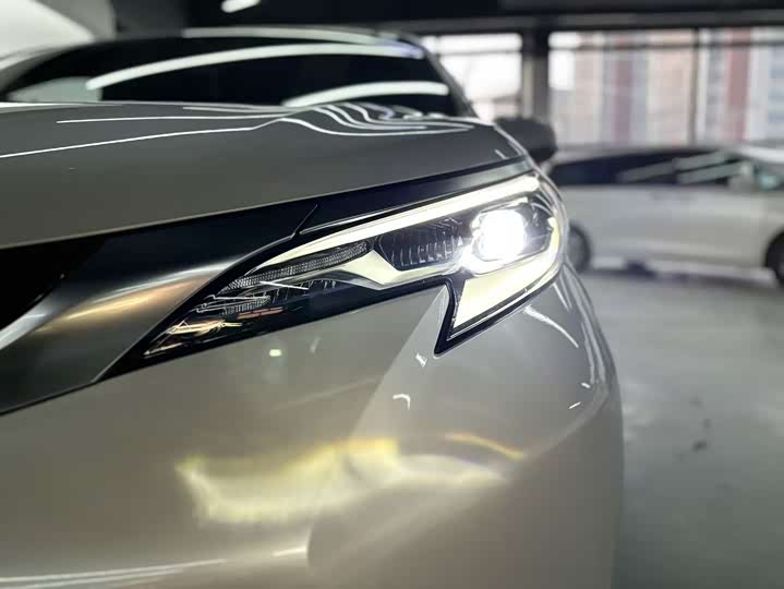 Фото 4 - Toyota Sienna