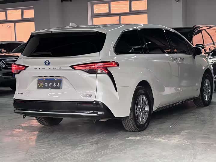 Фото 6 - Toyota Sienna