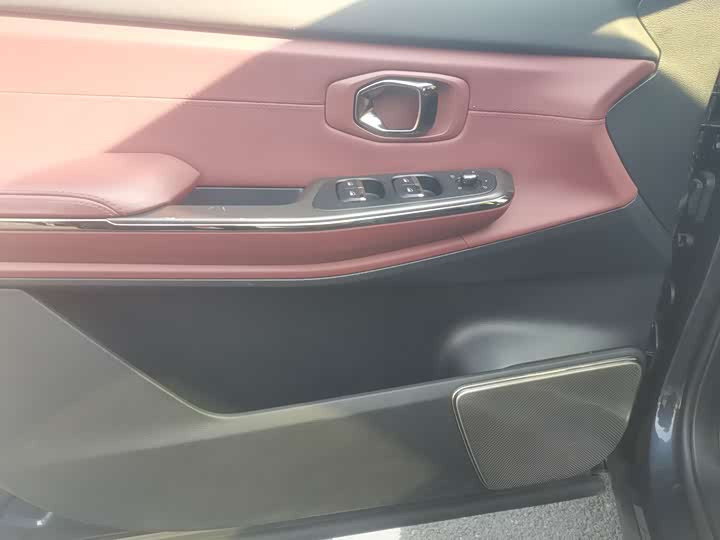 Фото 18 - Nio ES8