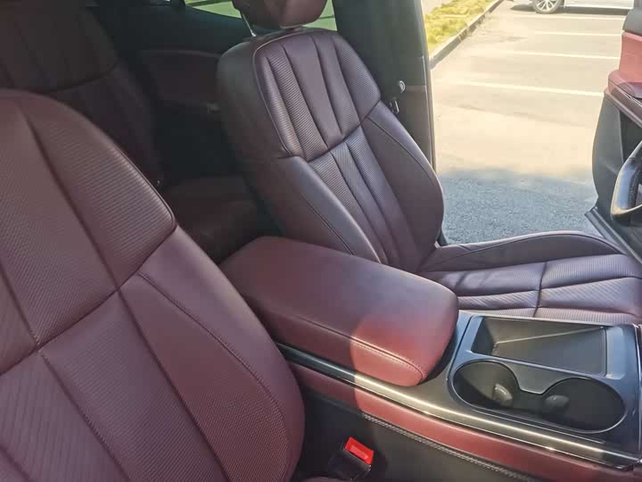 Фото 24 - Nio ES8