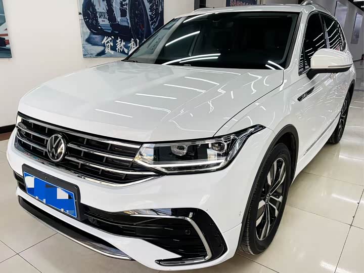 Фото 1 - Volkswagen Tiguan L Pro