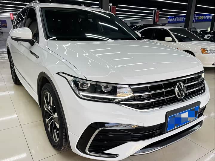 Фото 2 - Volkswagen Tiguan L Pro