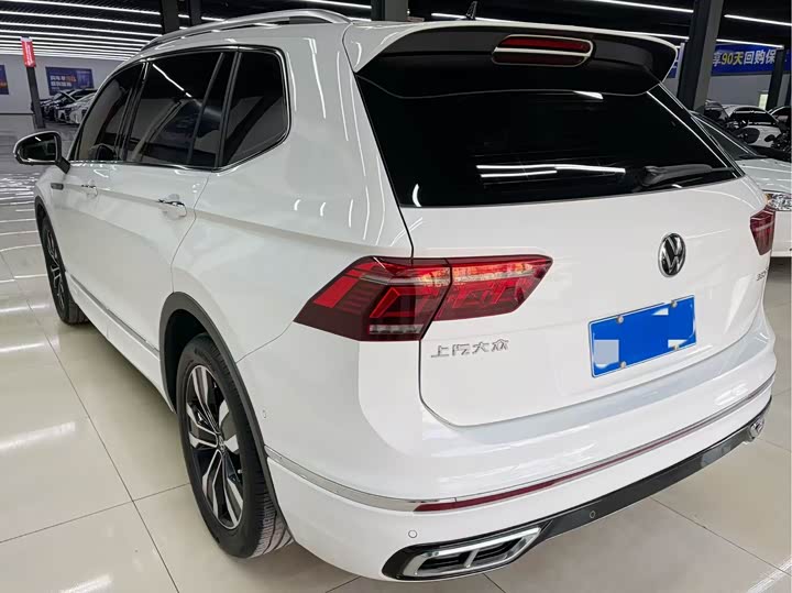 Фото 3 - Volkswagen Tiguan L Pro