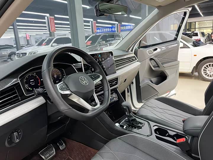 Фото 5 - Volkswagen Tiguan L Pro